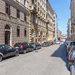Aria Di Trieste, Lo Sguardo Di Montale