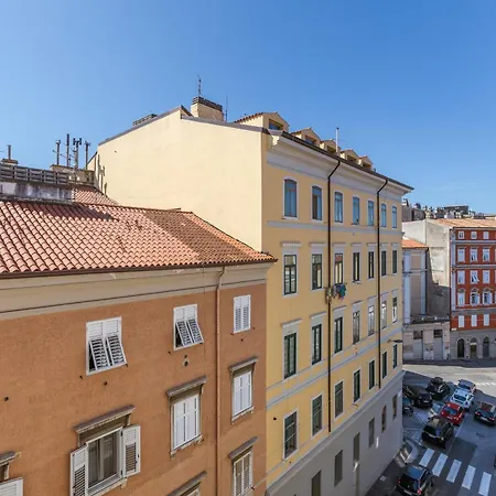 Aria Di Trieste, Lo Sguardo Di Montale Apartman Trieszt